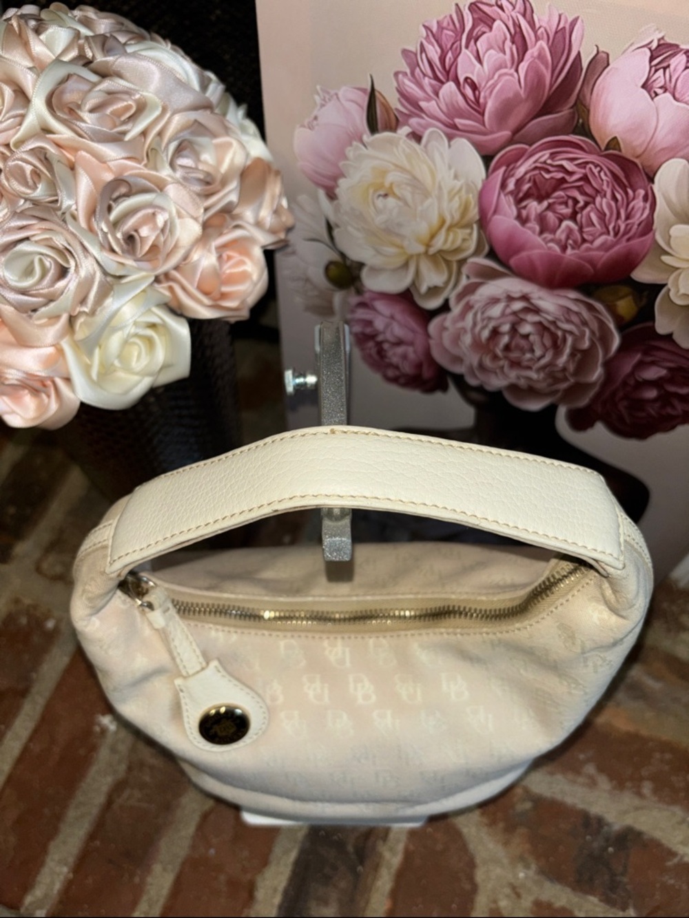 Dooney & Bourke - Picture 3 of 10